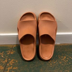 Calia molded slides